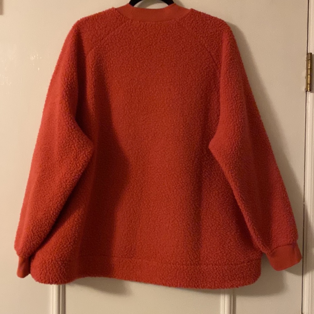Old Navy women’s XXL textured sweatshirt. Soft and comfy, dress it up or down. - Picture 4 of 6